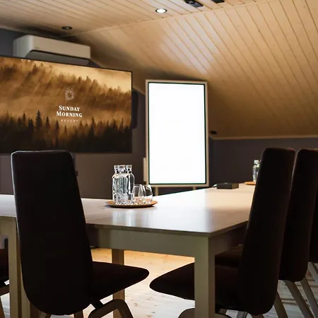 Sunday Morning Hotel *