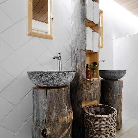 Hotel Sunday Morning