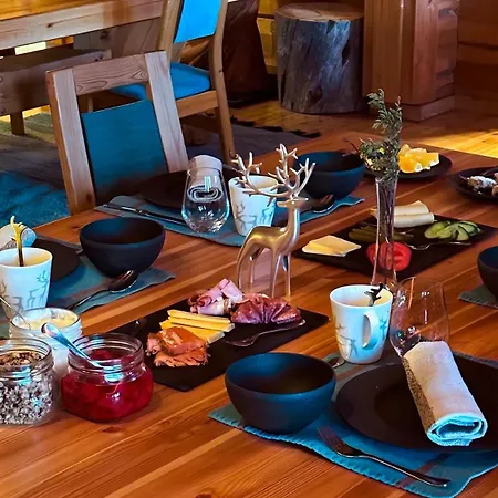 Hotel Sunday Morning *