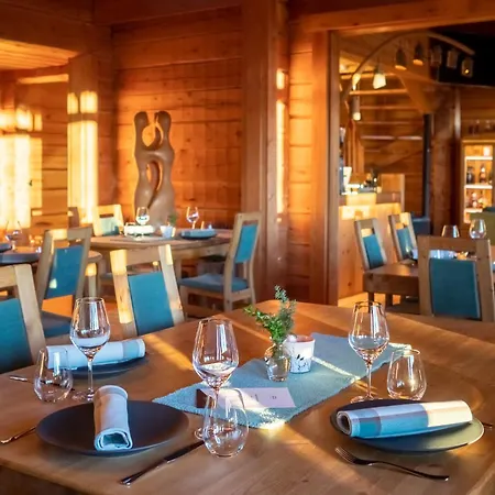 Hotel Sunday Morning