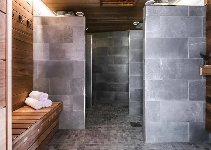 Hotel Sunday Morning *