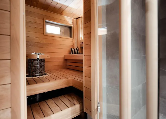 Sunday Morning Hotel